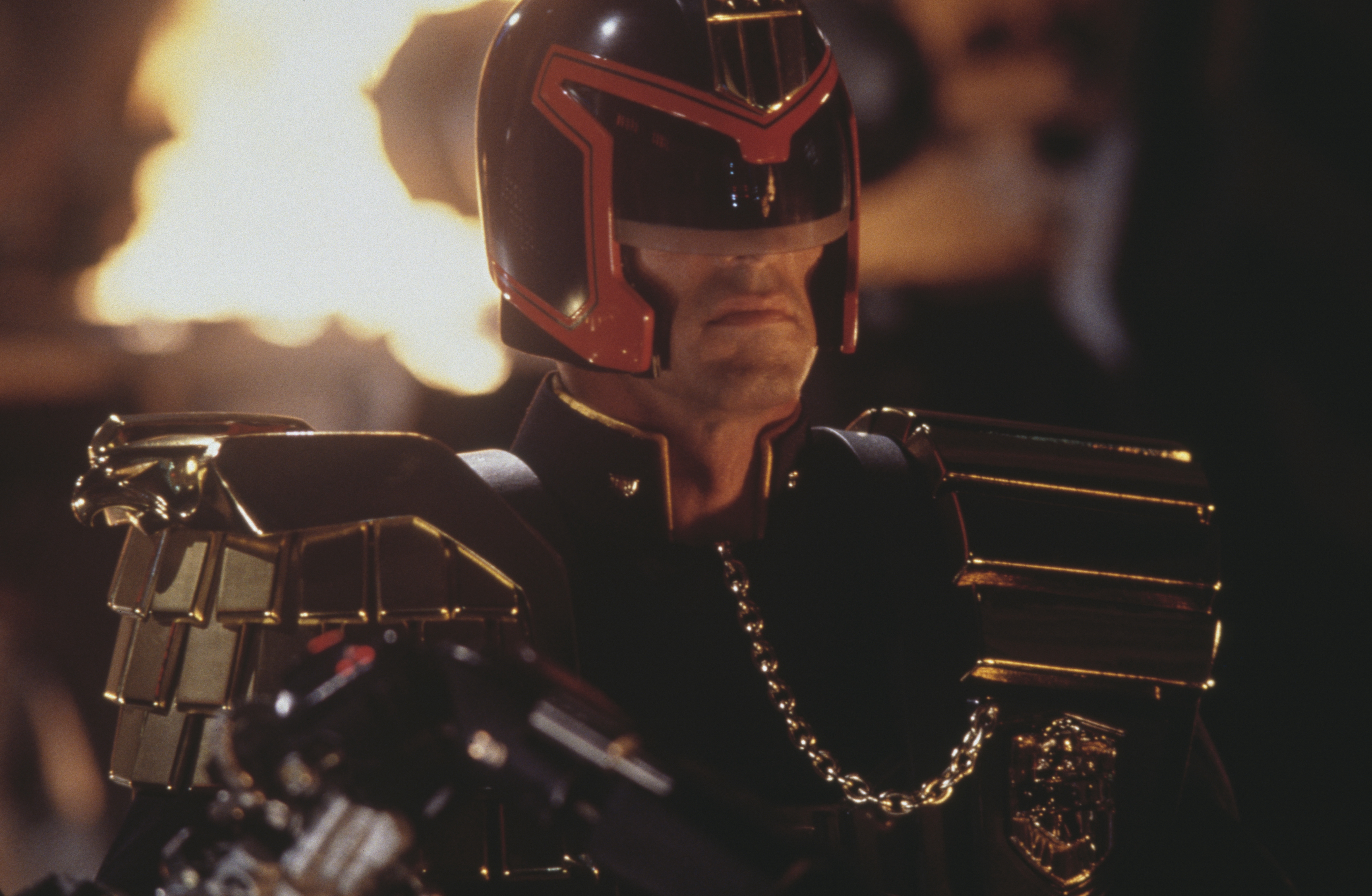 tham-phan-dredd-poster.jpg